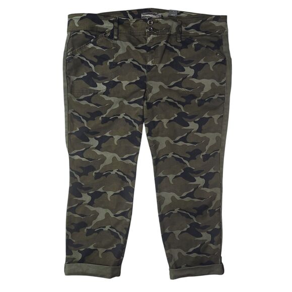 NWT Torrid Camo Capris Pants 22 Womens Green Camouflage New Utility Gorp Grunge - Picture 1 of 11